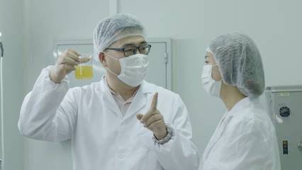 为爱筑梦 大叔倾情打造化妆品工厂，将心中挚爱捧上事业巅峰